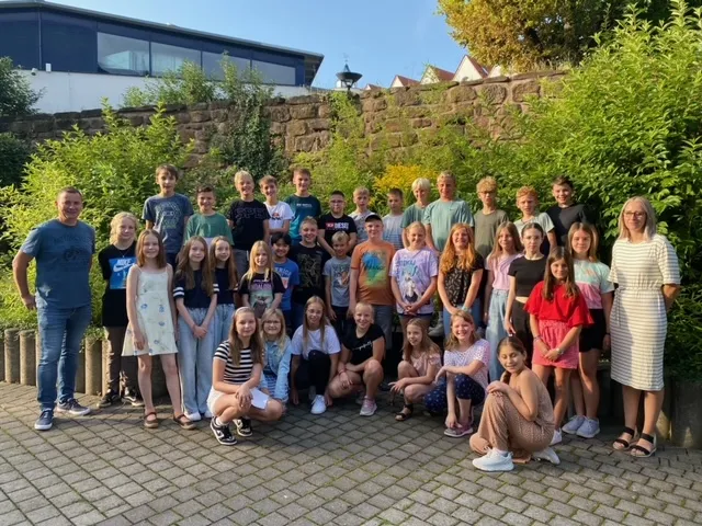 Schülerinnen und Schüler auf einem Gruppenbild